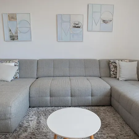 Centre Floor Terrace & Large Balconies *