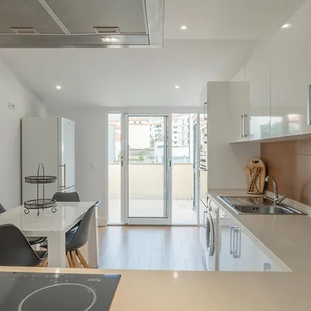 Centre Floor Terrace & Large Balconies * Funchal