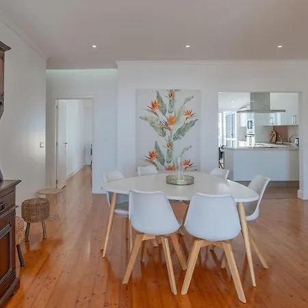 Centre Floor Terrace & Large Balconies