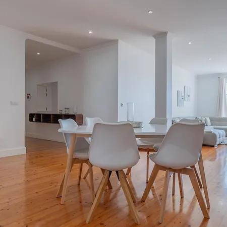 Centre Floor Terrace & Large Balconies Apartman