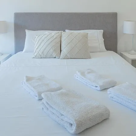 Apartman Centre Floor Terrace & Large Balconies