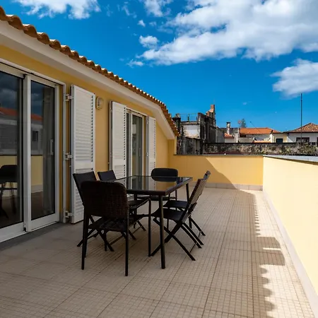 Centre Floor Terrace & Large Balconies * Funchal