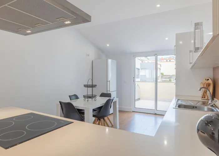 Centre Floor Terrace & Large Balconies フンシャル