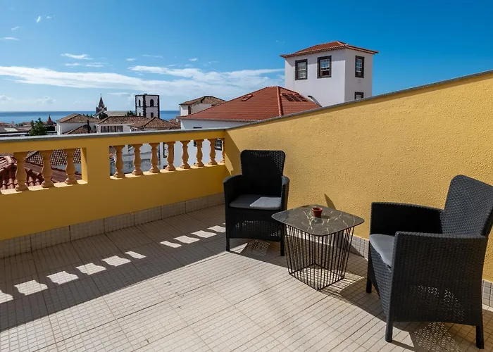 アパート Centre Floor Terrace & Large Balconies フンシャル