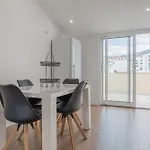 Apartmán Centre Floor Terrace & Large Balconies *