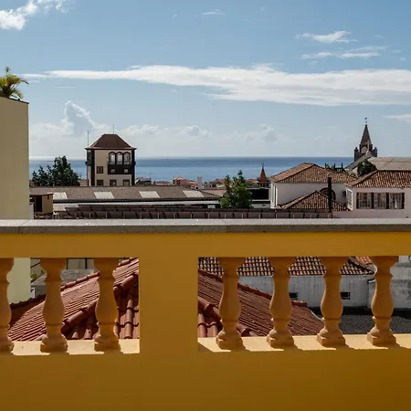 Centre Floor Terrace & Large Balconies Apartmán