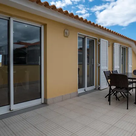 Centre Floor Terrace & Large Balconies Apartmán