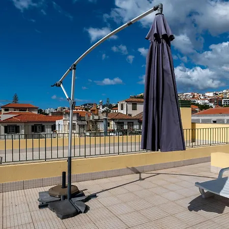 Apartment Centre Floor Terrace & Large Balconies Funchal (Madeira)