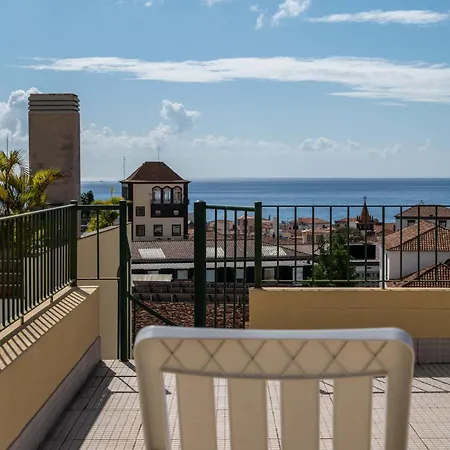 Apartment Centre Floor Terrace & Large Balconies