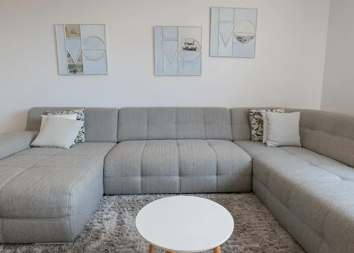 Centre Floor Terrace & Large Balconies *