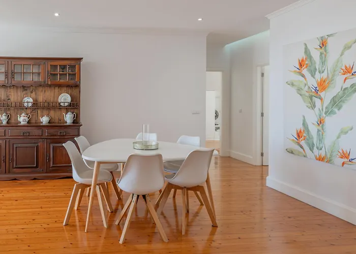 Centre Floor Terrace & Large Balconies 丰沙尔