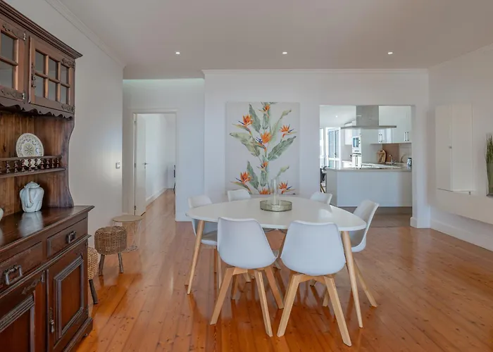 Centre Floor Terrace & Large Balconies