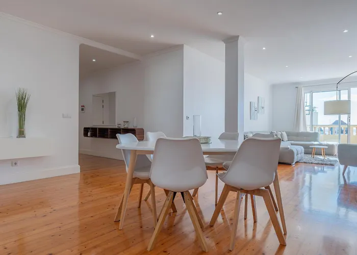 Centre Floor Terrace & Large Balconies Appartamento