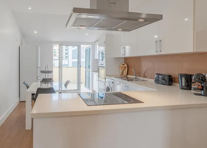 Appartamento Centre Floor Terrace & Large Balconies *