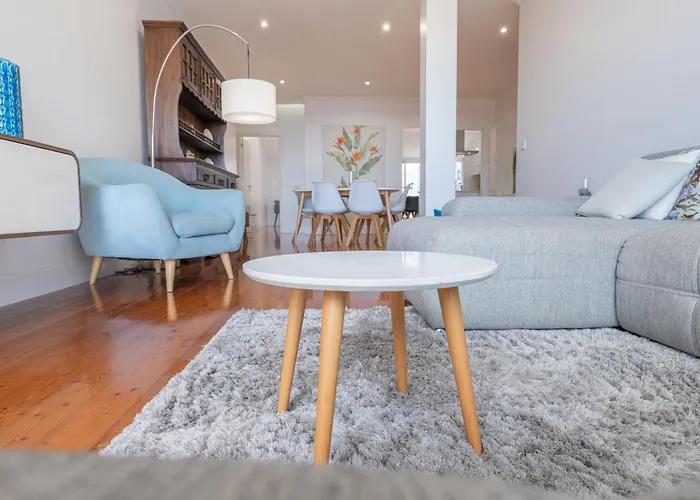 Centre Floor Terrace & Large Balconies *