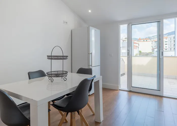 公寓 Centre Floor Terrace & Large Balconies 丰沙尔