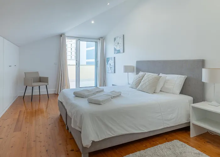 Centre Floor Terrace & Large Balconies *