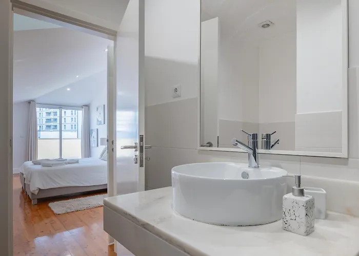 Centre Floor Terrace & Large Balconies 公寓 丰沙尔