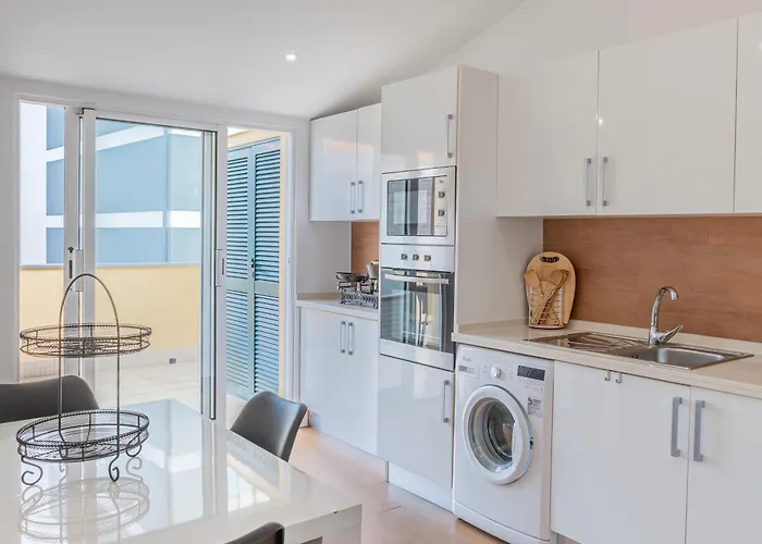 Centre Floor Terrace & Large Balconies 丰沙尔