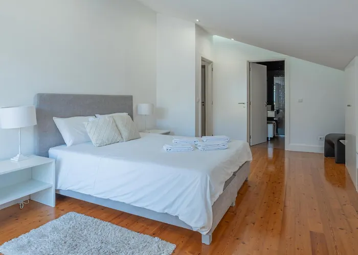 公寓 Centre Floor Terrace & Large Balconies