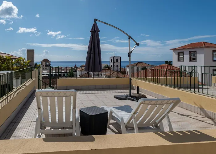 Centre Floor Terrace & Large Balconies * Funchal (Madeira)