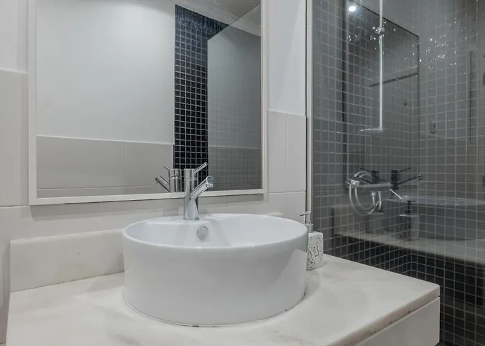 Centre Floor Terrace & Large Balconies Appartamento