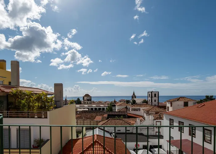 Centre Floor Terrace & Large Balconies Appartamento *