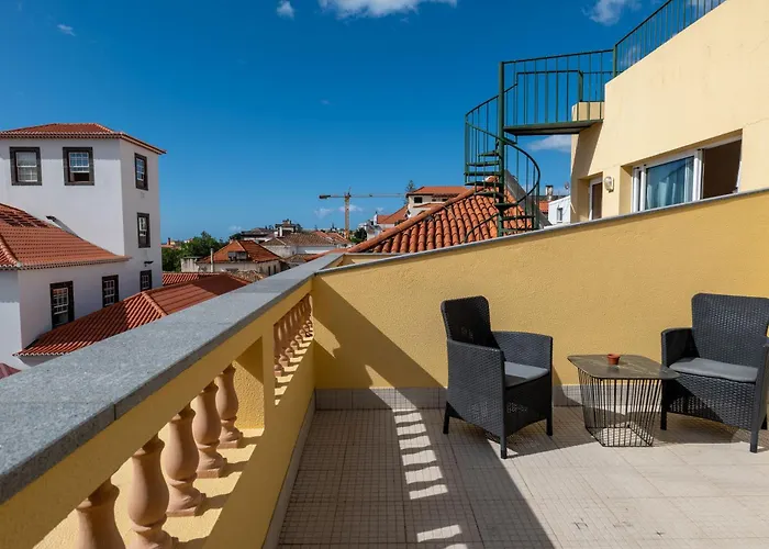 Centre Floor Terrace & Large Balconies *