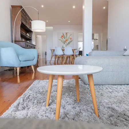 Centre Floor Terrace & Large Balconies *