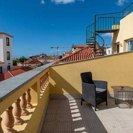 Centre Floor Terrace & Large Balconies *